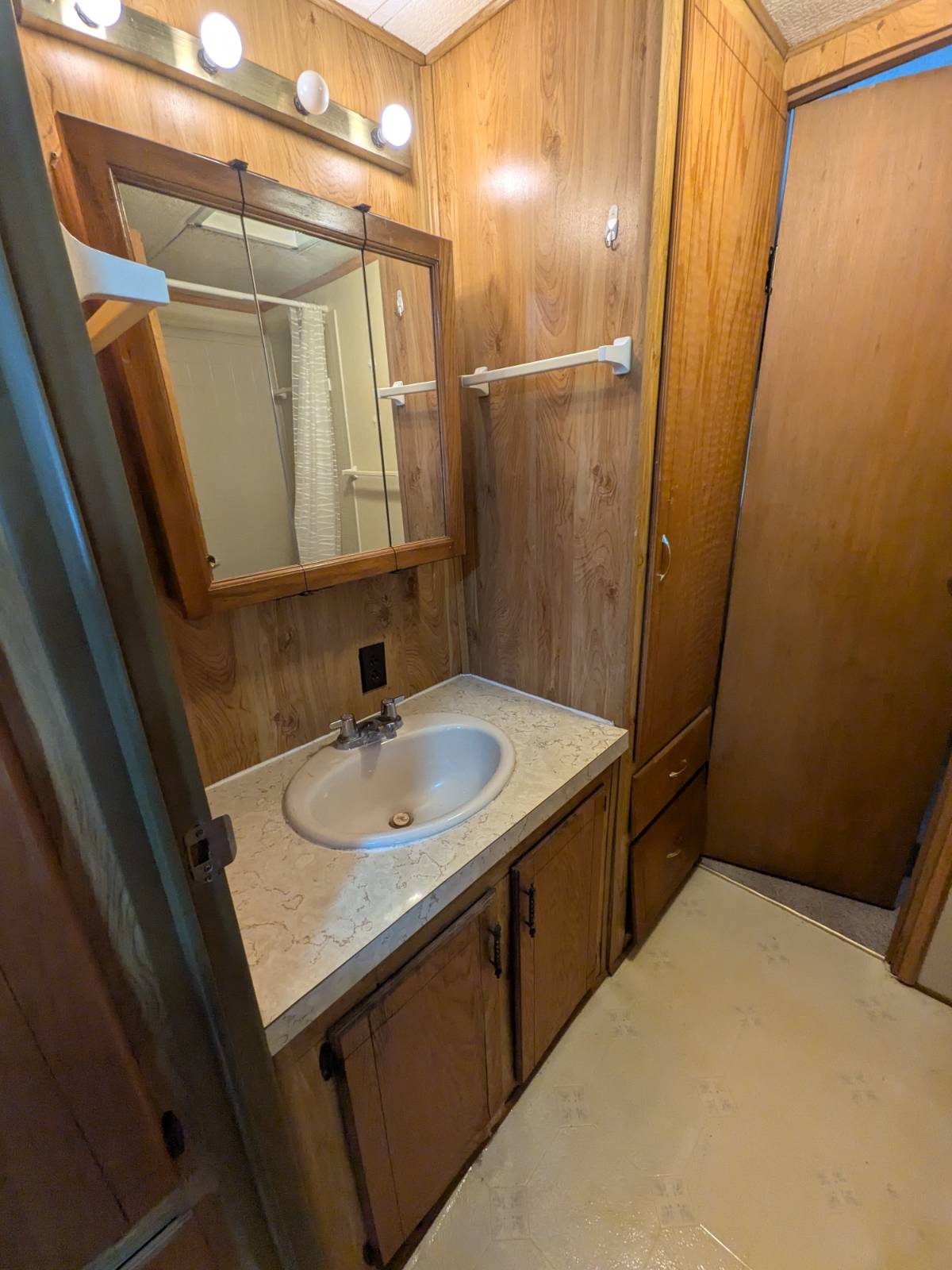 modern manufactured home living, family-friendly neighborhoods, neighborhood amenities, family-friendly community neighborhoo