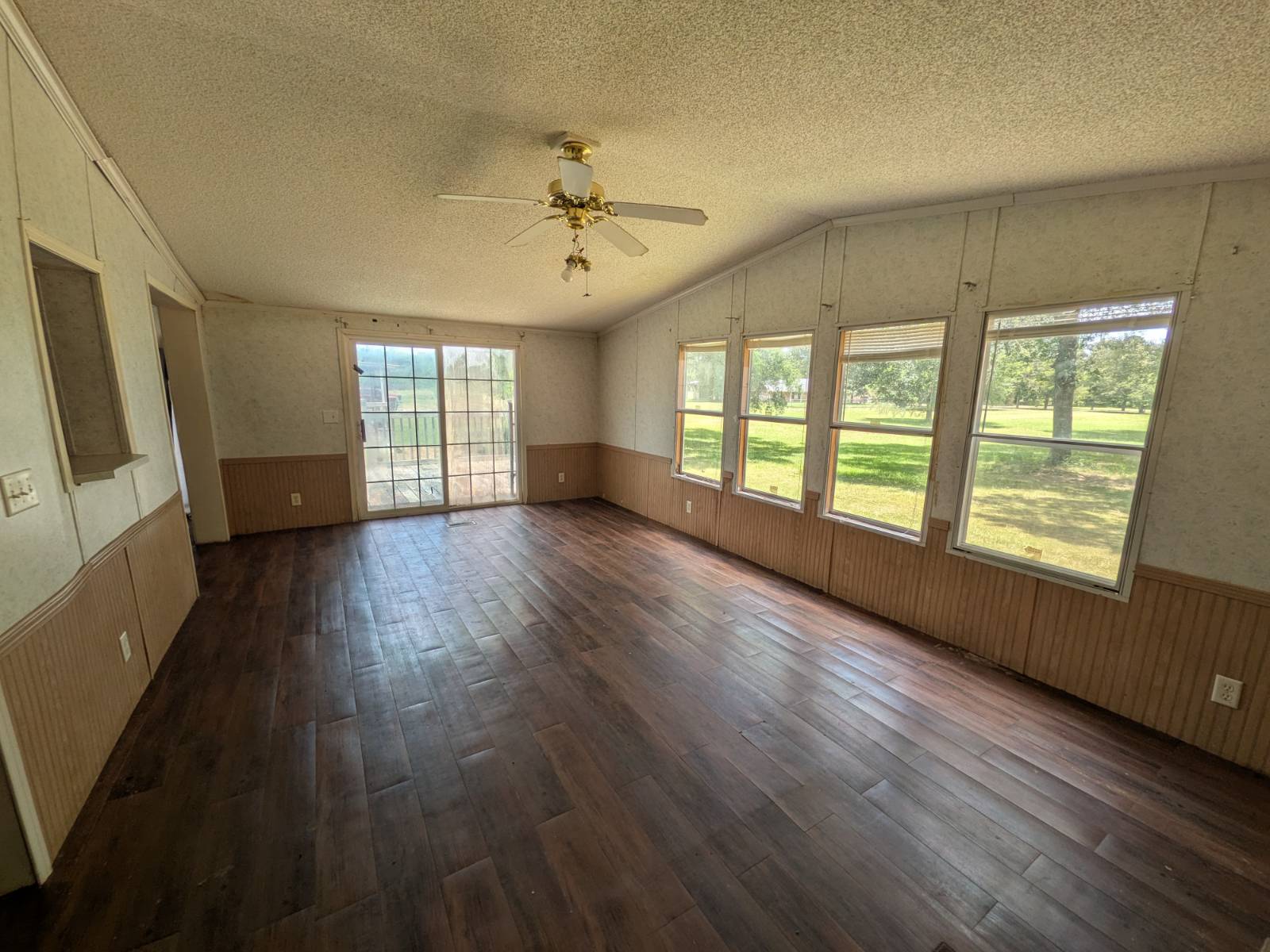 community living, quality mobile home living, discover affordable community living, housing solutions, manufactured home comm