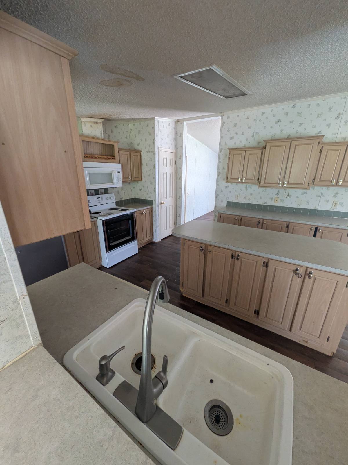 quality mobile home living, affordable homes, welcoming places to call home, comfortable living, welcoming neighborhoods