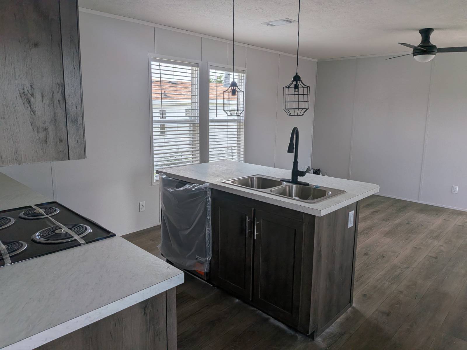 well-maintained housing communities, family-friendly community neighborhoods, manufactured homes, residential communities, af