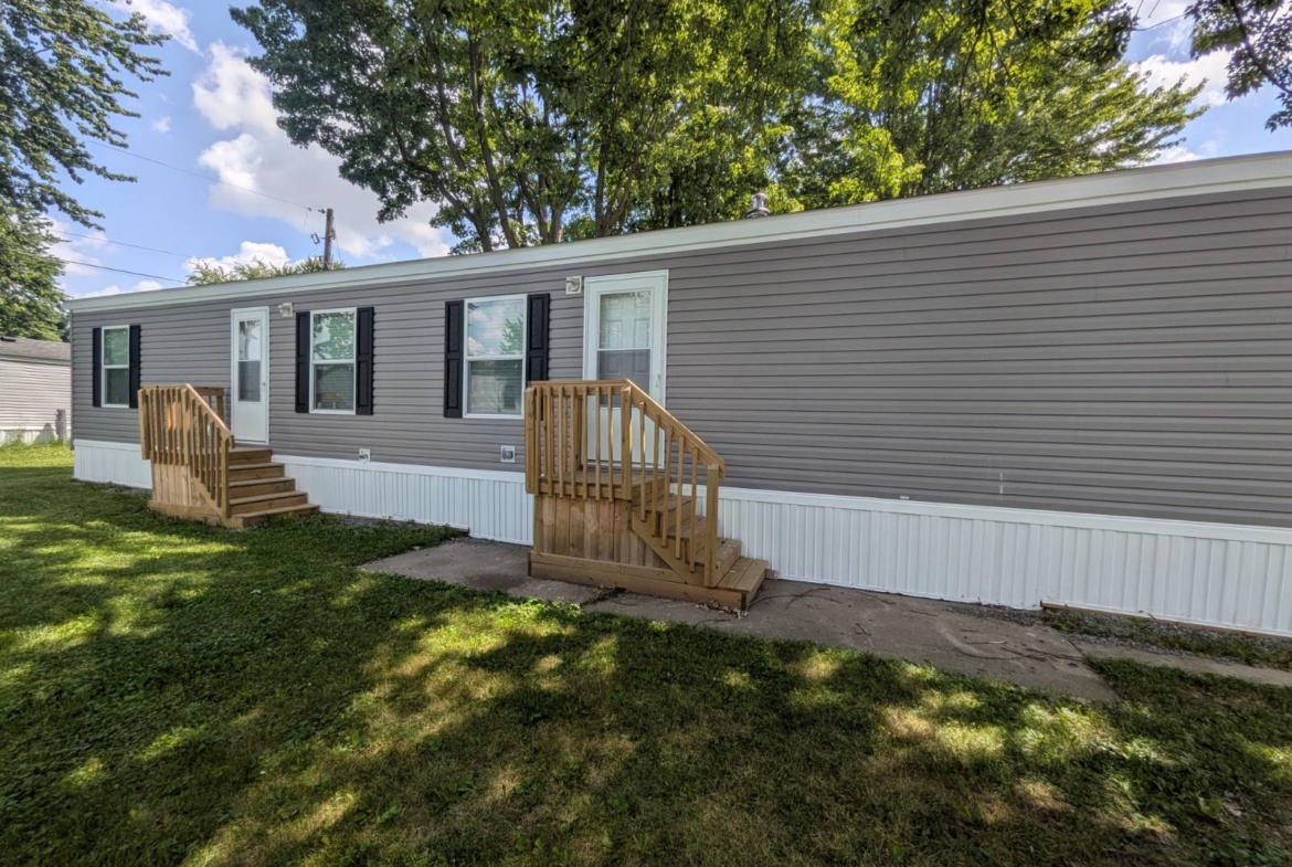 community lifestyle, resident-focused living, find your place at Hometown Communities, well-maintained housing communities, h