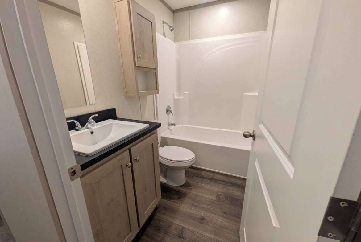 neighborhood amenities, housing that fits your lifestyle, well-maintained housing communities, community living, Hometown Com