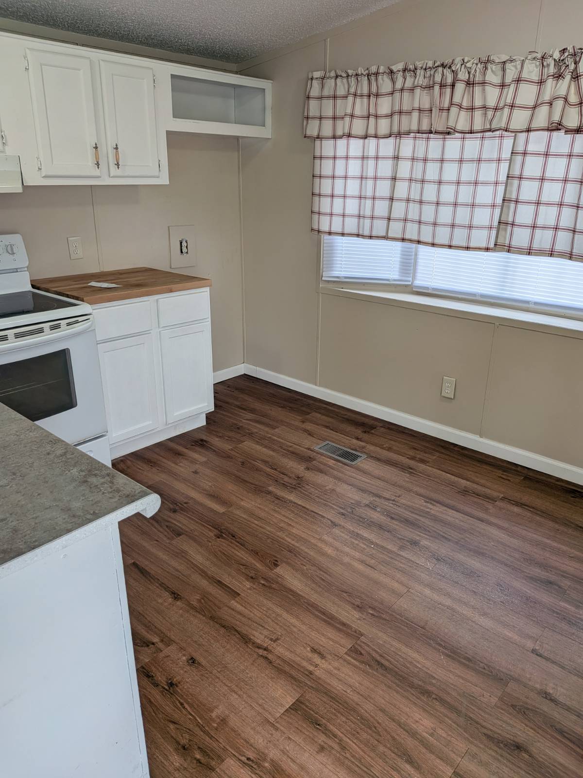 comfortable and connected living, housing solutions, quality mobile home living, community management, Hometown Communities